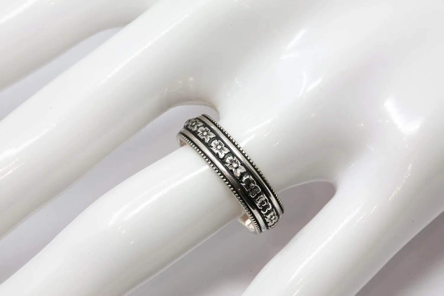 Salish Sea Inspirations 925 Sterling Silver Floral Pattern Band (Small Flower Chain)