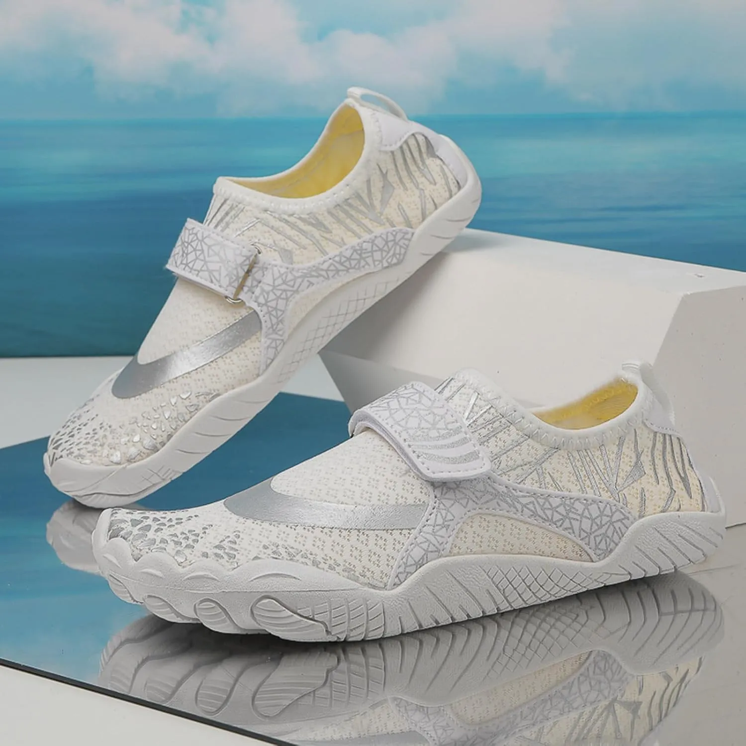 Women's Slip on Walking Shoes Comfy Knitted Non Slip Comfortable Running Shoes Breathable Gym Workout Shoes Ladies 2024 Fashion Sneakers